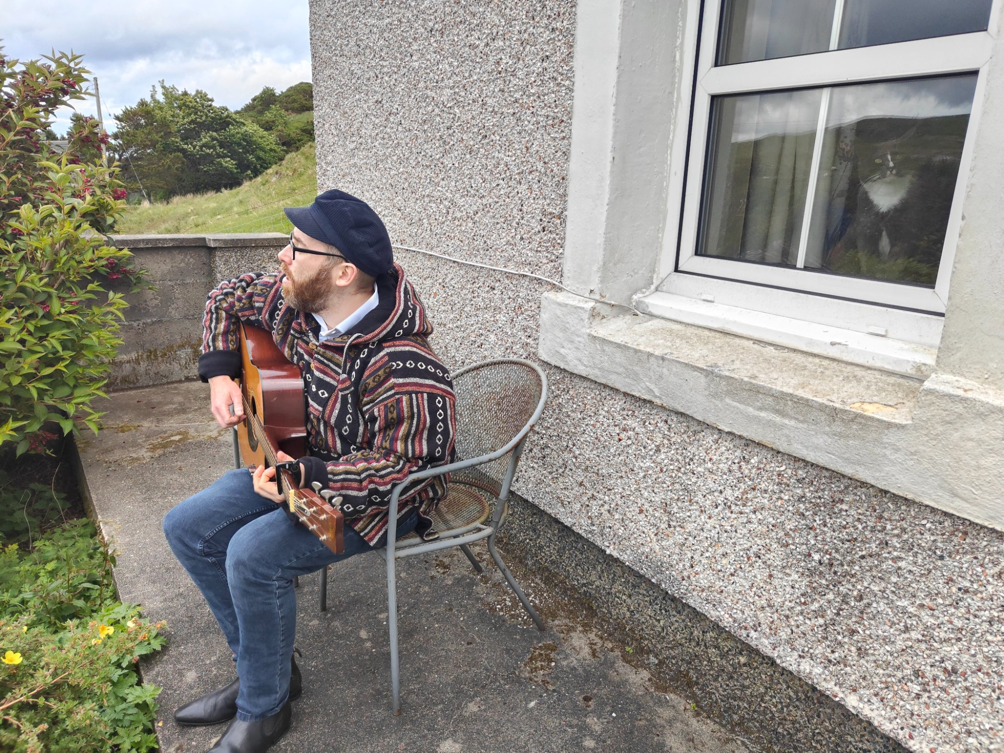 flakebelly playing guitar, Outer Hebrides